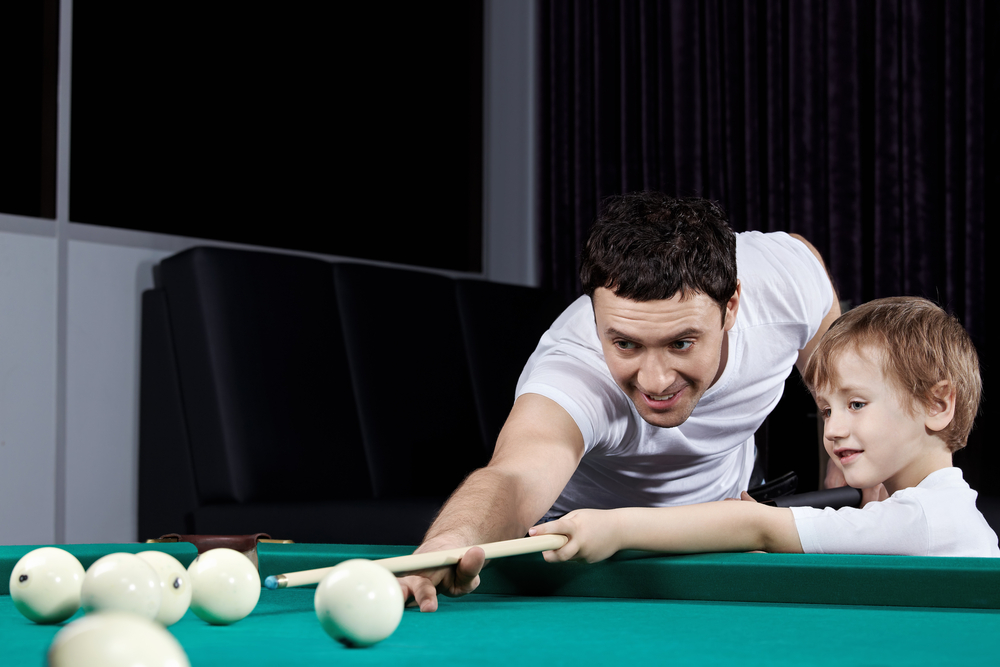 Jouer au billard avec des enfants : quelles règles imaginer ?