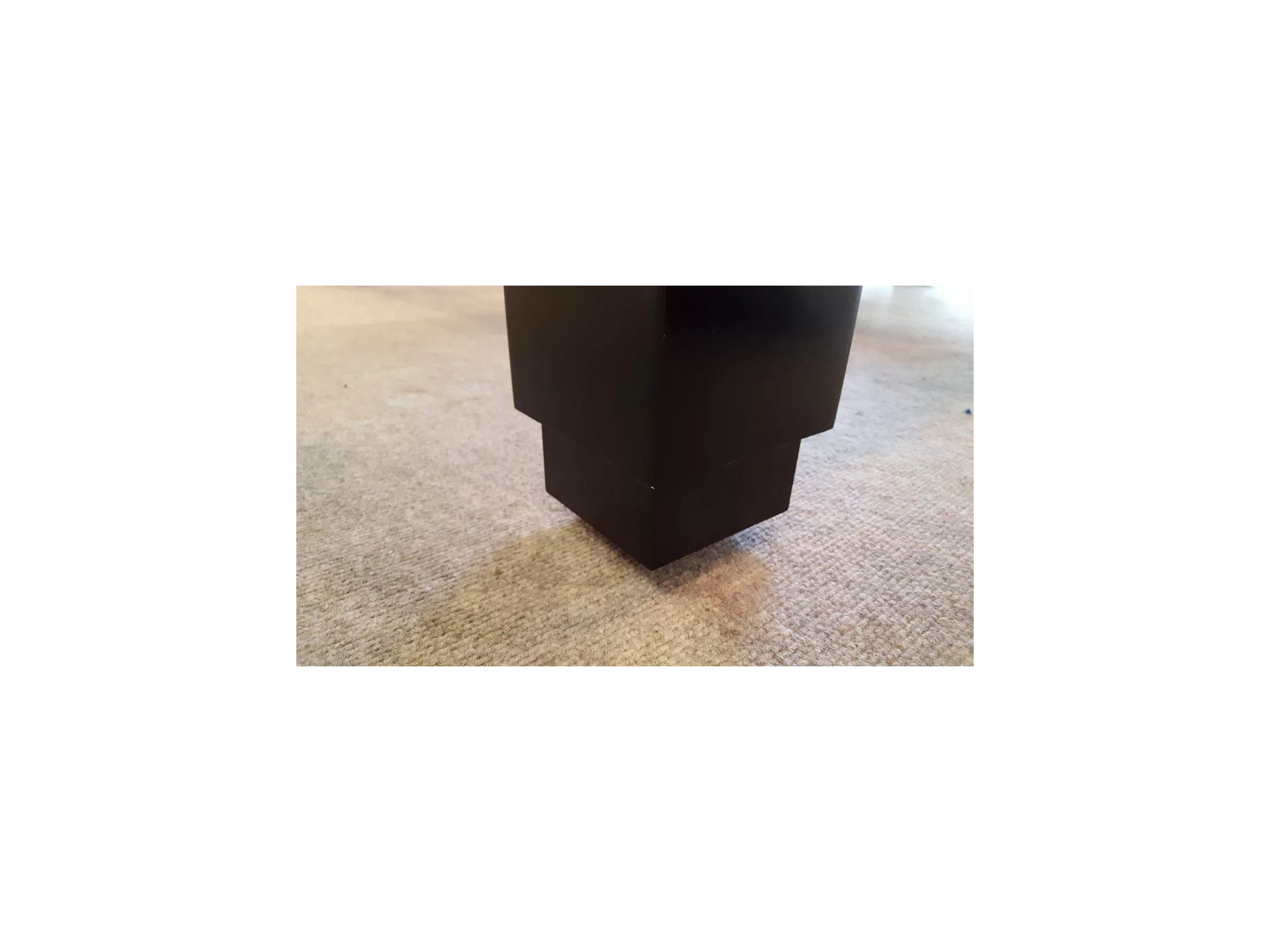 Réhausse des pieds de billard avec vérins