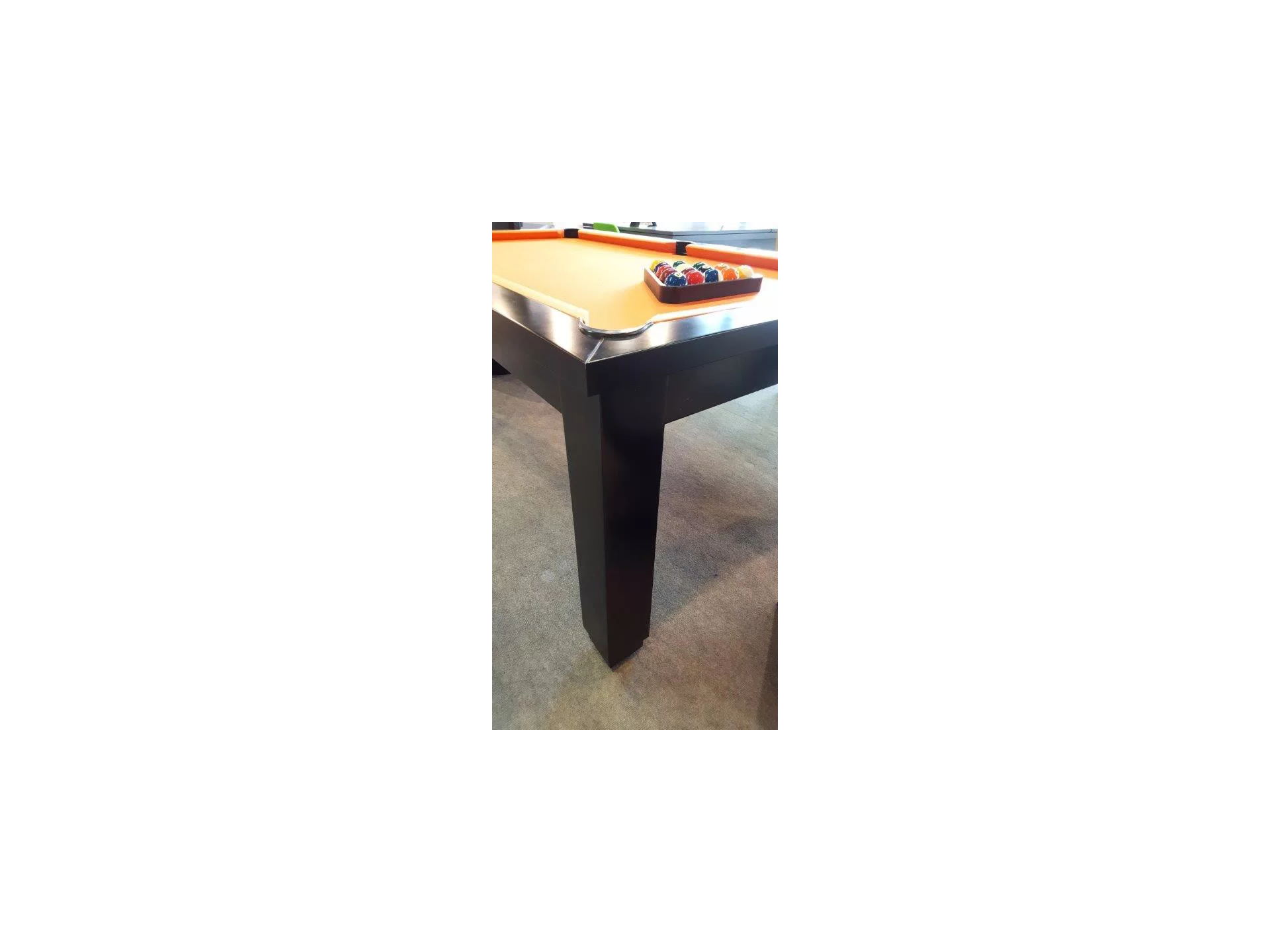 Réhausse des pieds de billard avec vérins