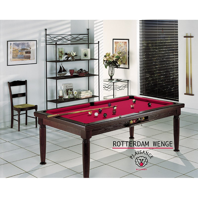 Billard, table en bois et tapis de billard rouge