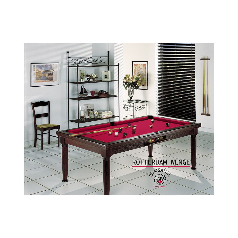 Billard, table en bois et tapis de billard rouge