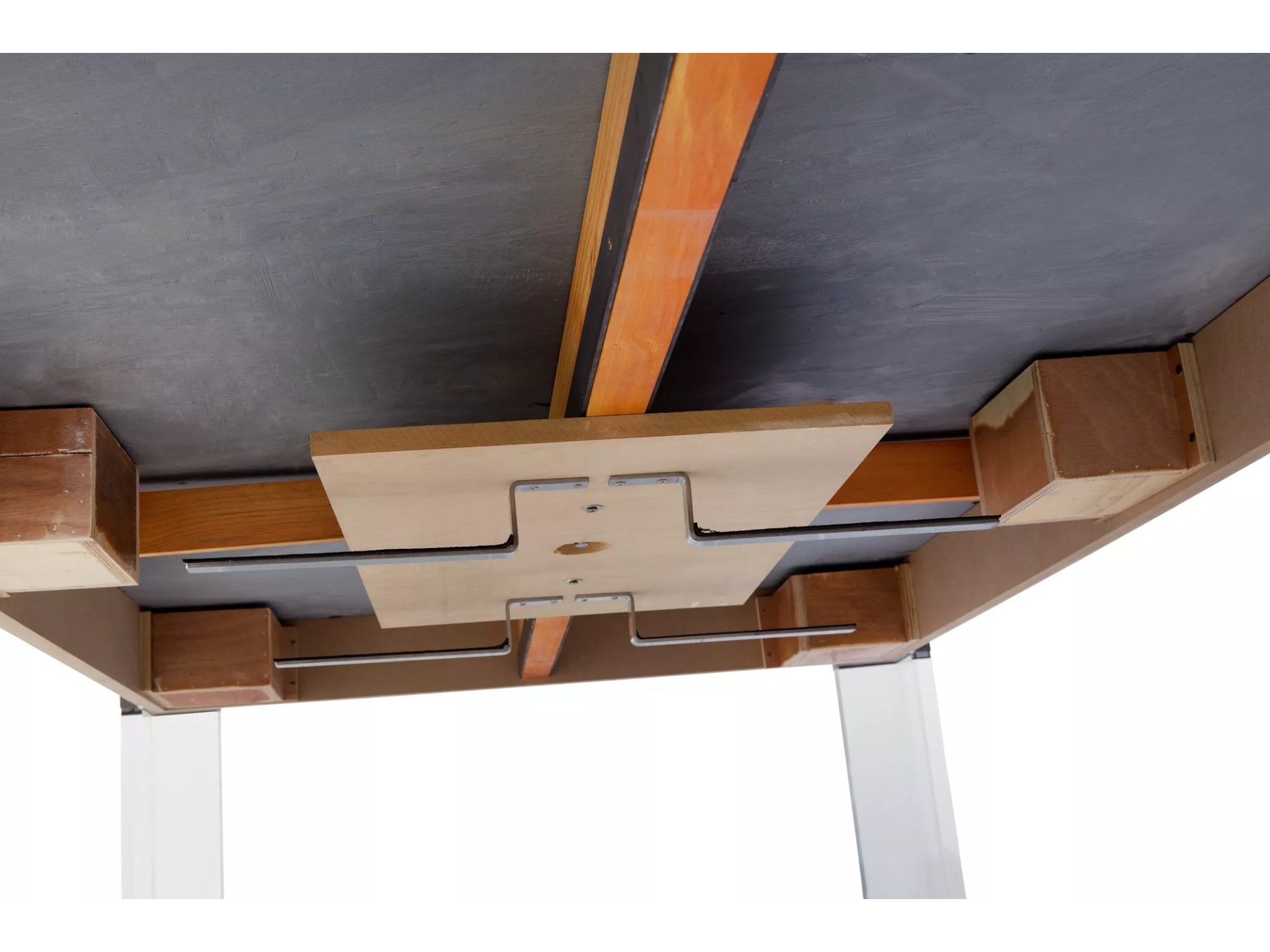 Rangement des accessoires sous la table de billard