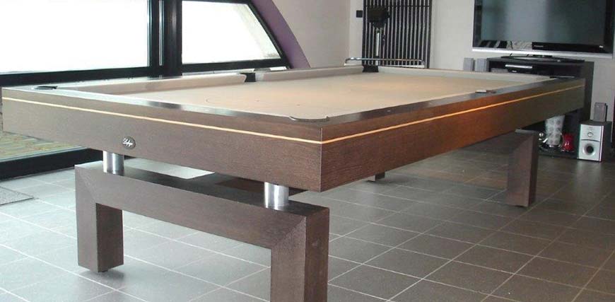 billard américain Avec tapis Neuf, Lustre De Billard Et Deux Queues