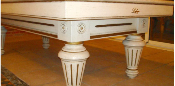 Table au style ancien