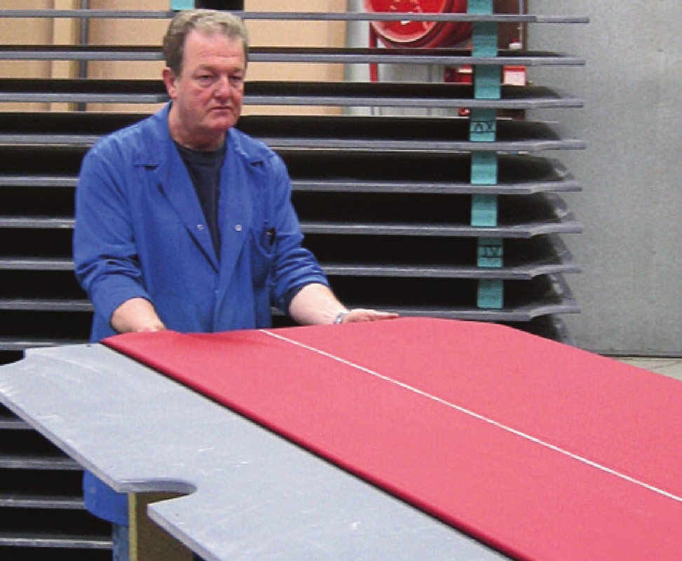 Bande de billard recouverte de son drap, atelier Billards de France