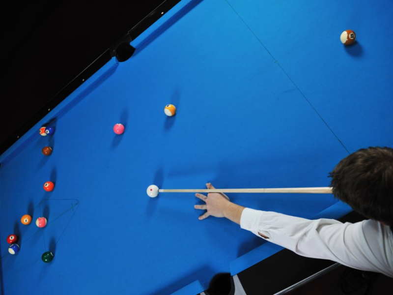 Comment bien choisir sa queue de billard américain ?