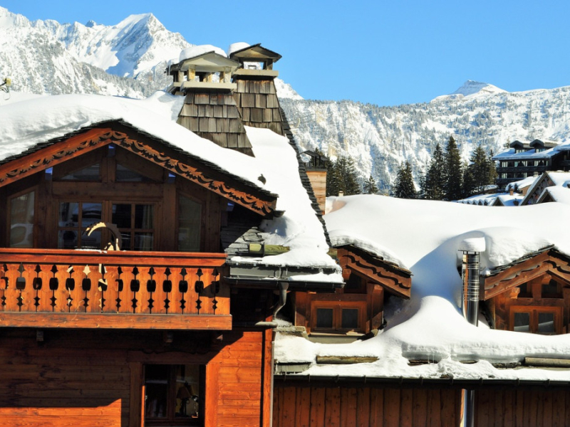 Le billard Mont-Blanc en bois de Mélèze pour votre chalet de Courchevel