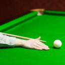 Comment tenir une queue de billard ?